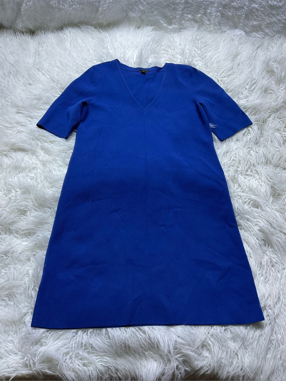 Ann Taylor short-sleeve V-neck knit shift dress